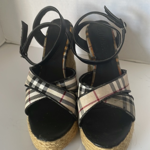 Authentic Burberry Wedges. - Picture 5 of 16